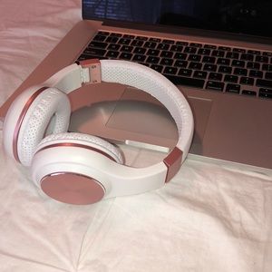 White and Rose Gold Bluetooth headphones
